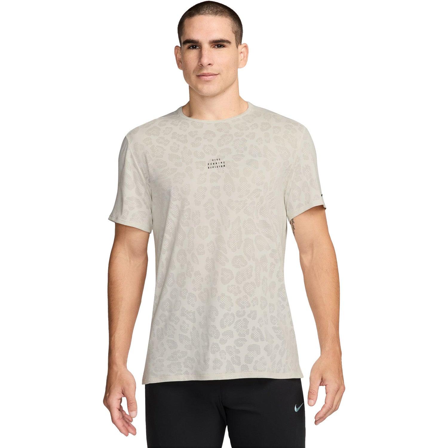 Nike men beige camo print training t shirt