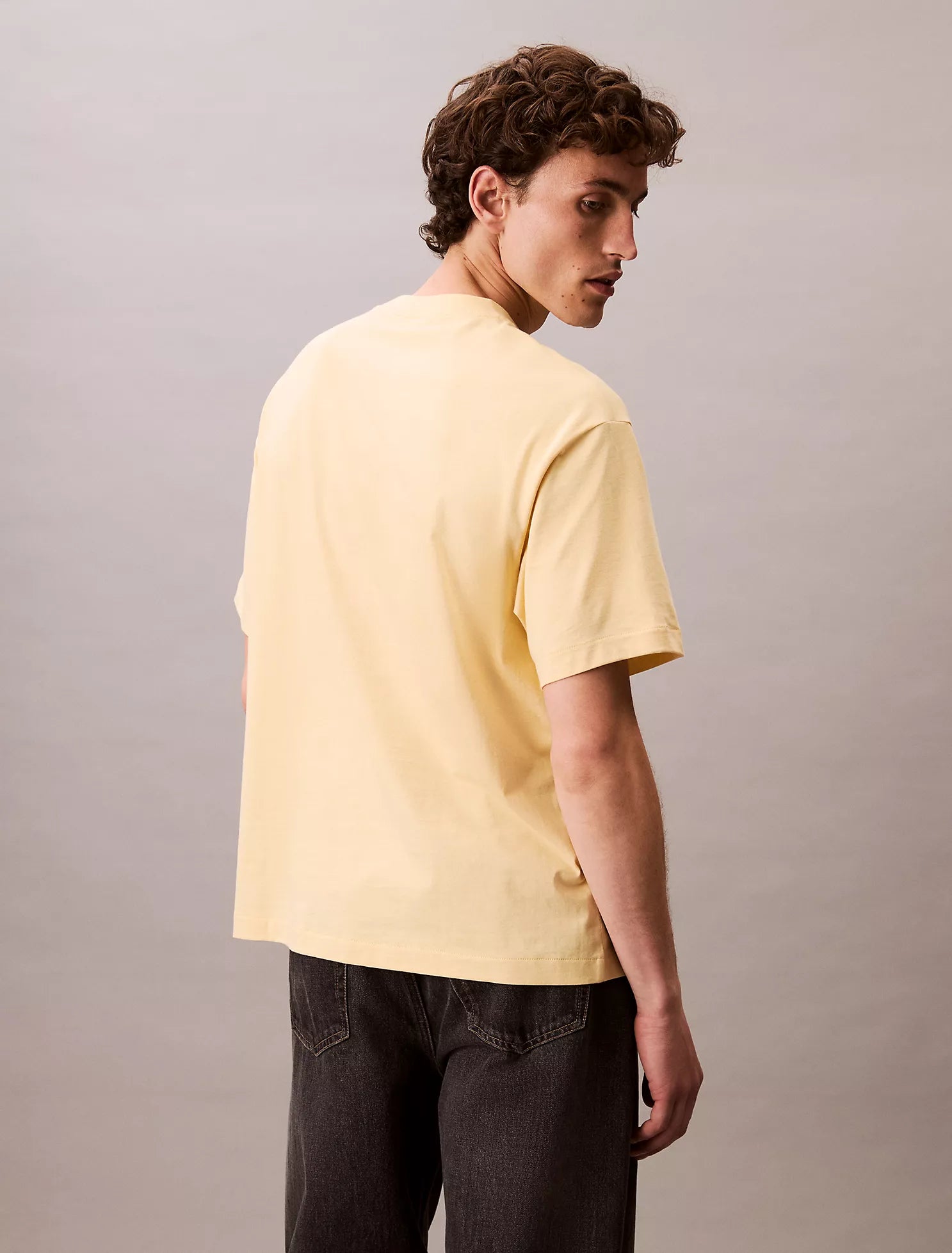 Camiseta de cuello redondo relajada con logotipo de archivo 