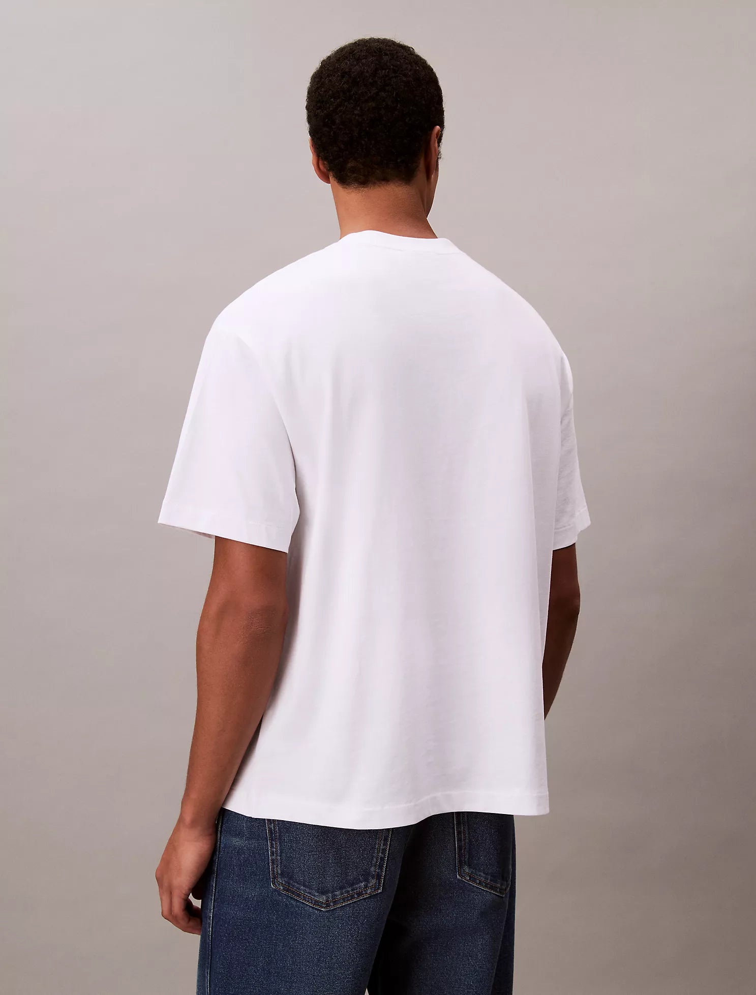 Camiseta de cuello redondo relajada con logotipo de archivo 