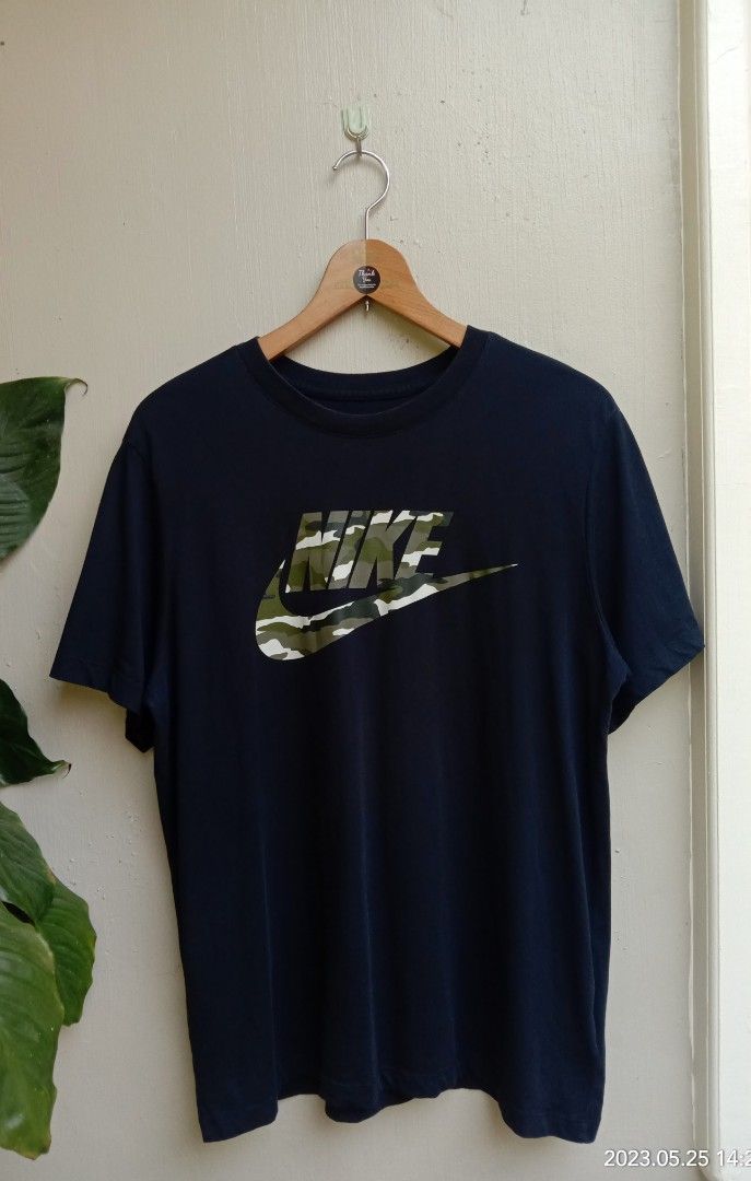 Nike Men T-shirt 
